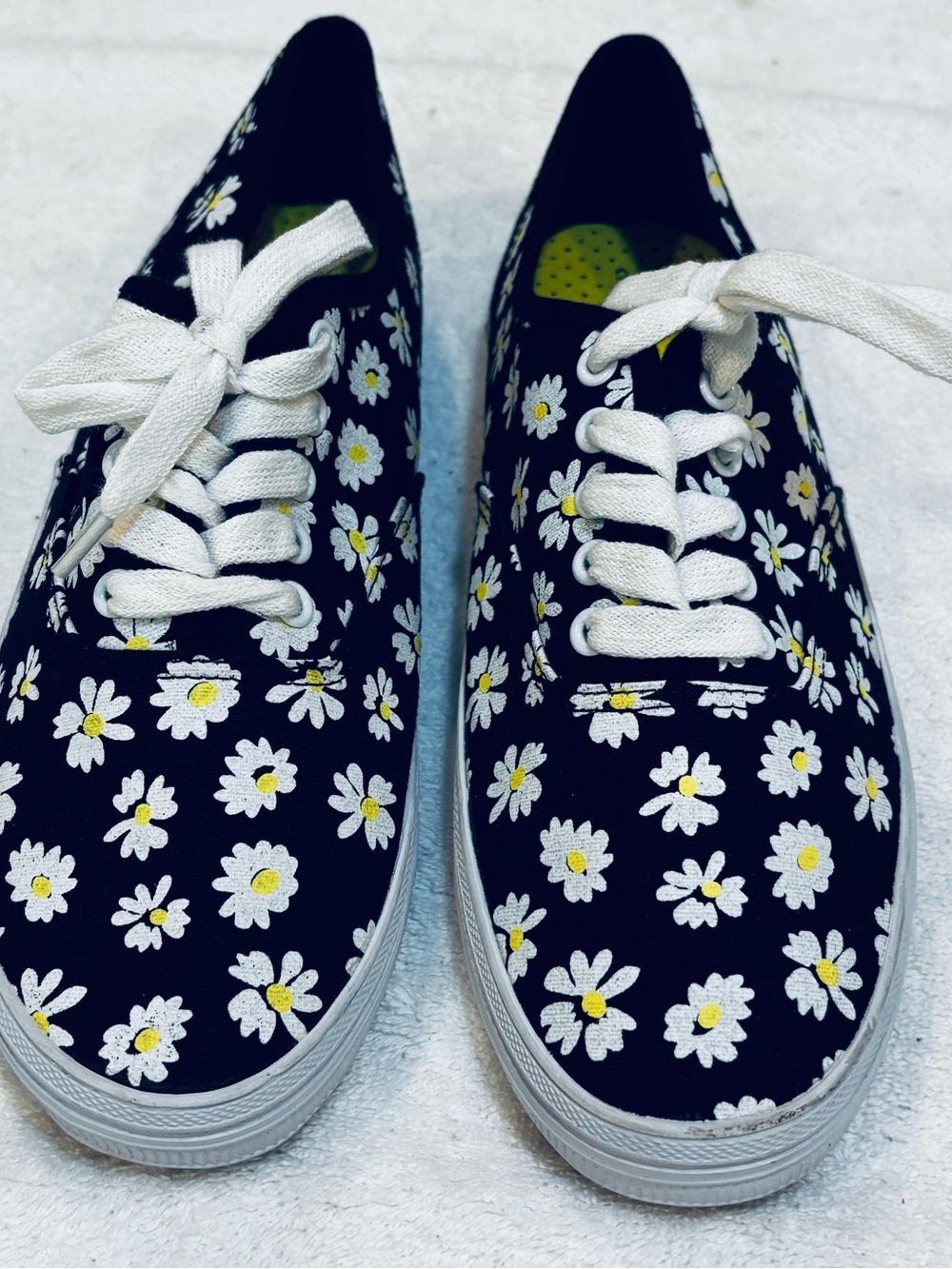 Brand New Stylish Women’s Daisy Sneakers By City Sneaks - Size 8 - Box 86